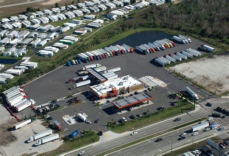 <b>Pilot</b> <b>Travel</b> <b>Centers</b>, Flying J <b>Travel</b> Plazas, and the One9 Fuel Network provide common gas station and <b>truck</b> <b>stop</b> amenities like gasoline and diesel fuel, but they also offer extensive fresh food options, clean restrooms and reservable showers, mobile fueling, and thousands of parking places for professional <b>truck</b> drivers, RV drivers, and auto drivers alike. . Pilot travel center truck stop